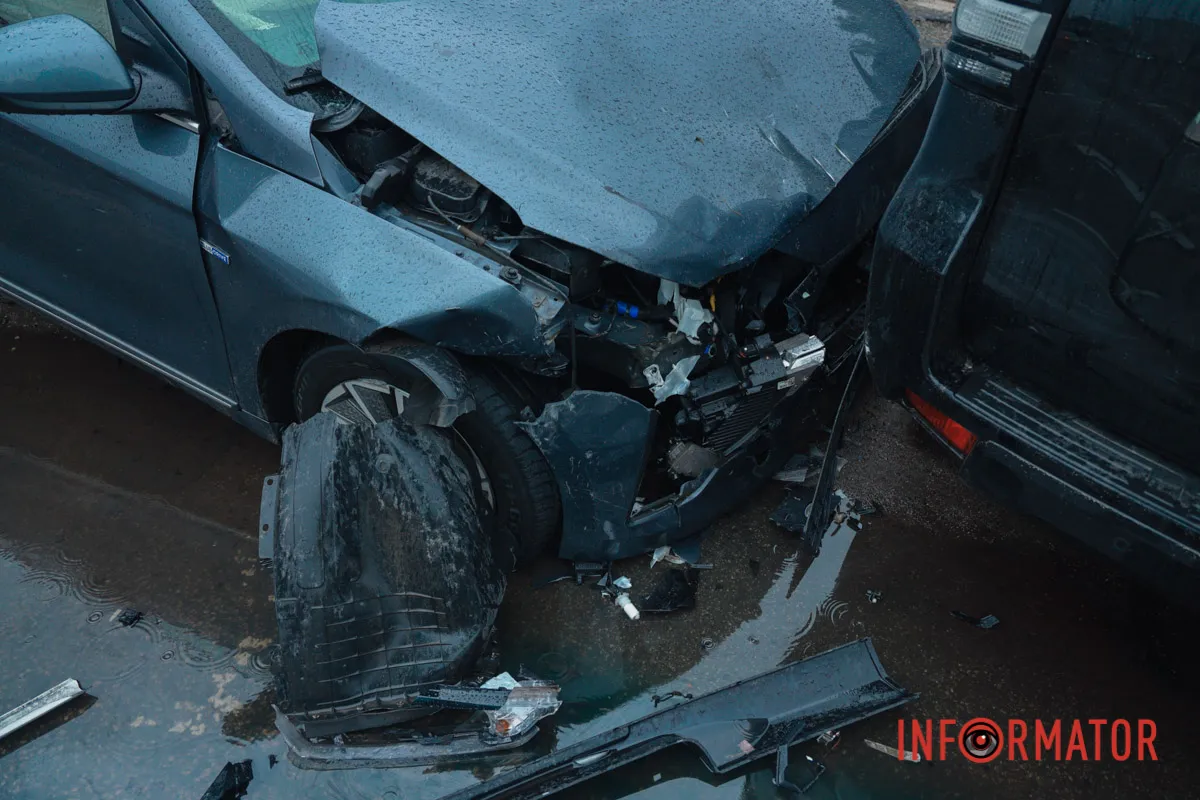В результаті зіткнення Hyundai врізався задньою частиною в бетонну конструкцію