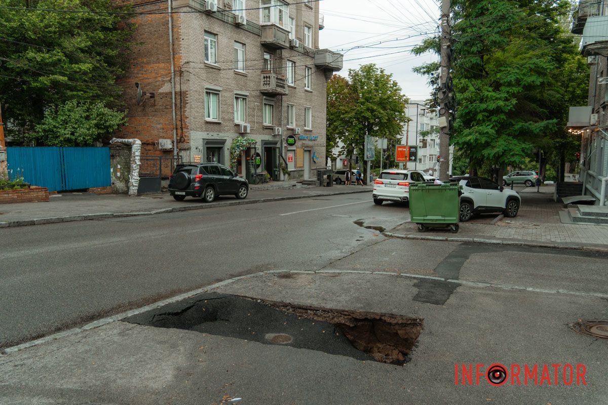 У Дніпрі на Крутогірному узвозі пішоходам варто бути максимально уважними У Дніпрі на Крутогірному узвозі пішоходам варто бути максимально уважними