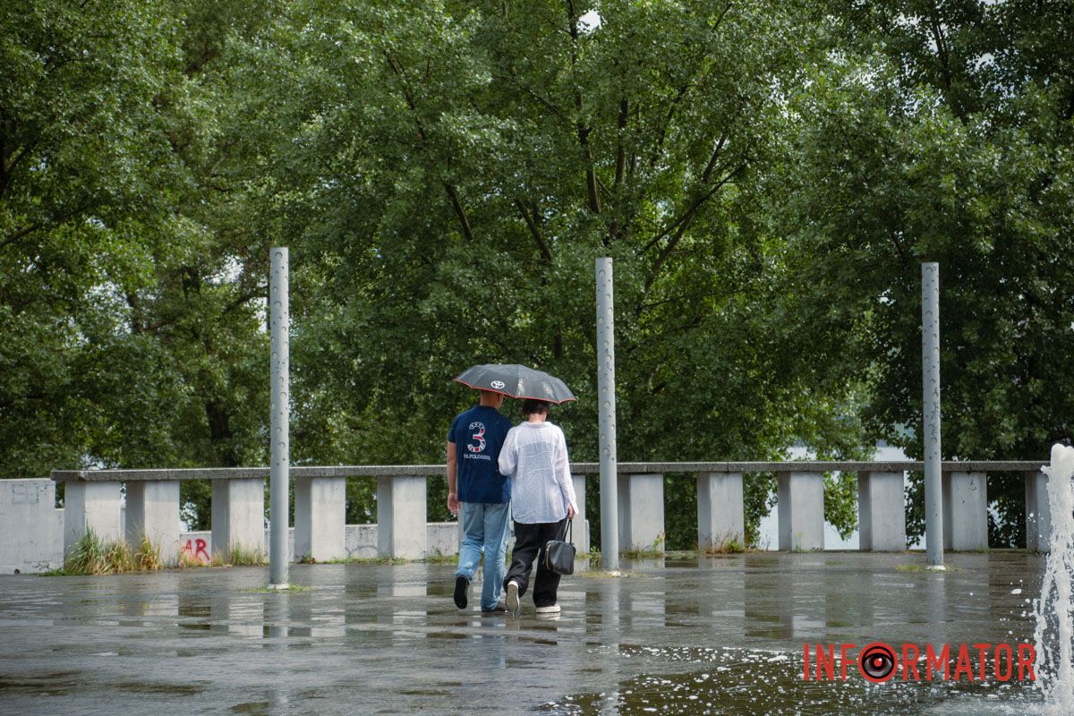 Змило спеку та повернуло прохолоду: яка атмосфера панує у Дніпрі після липневого дощу 50