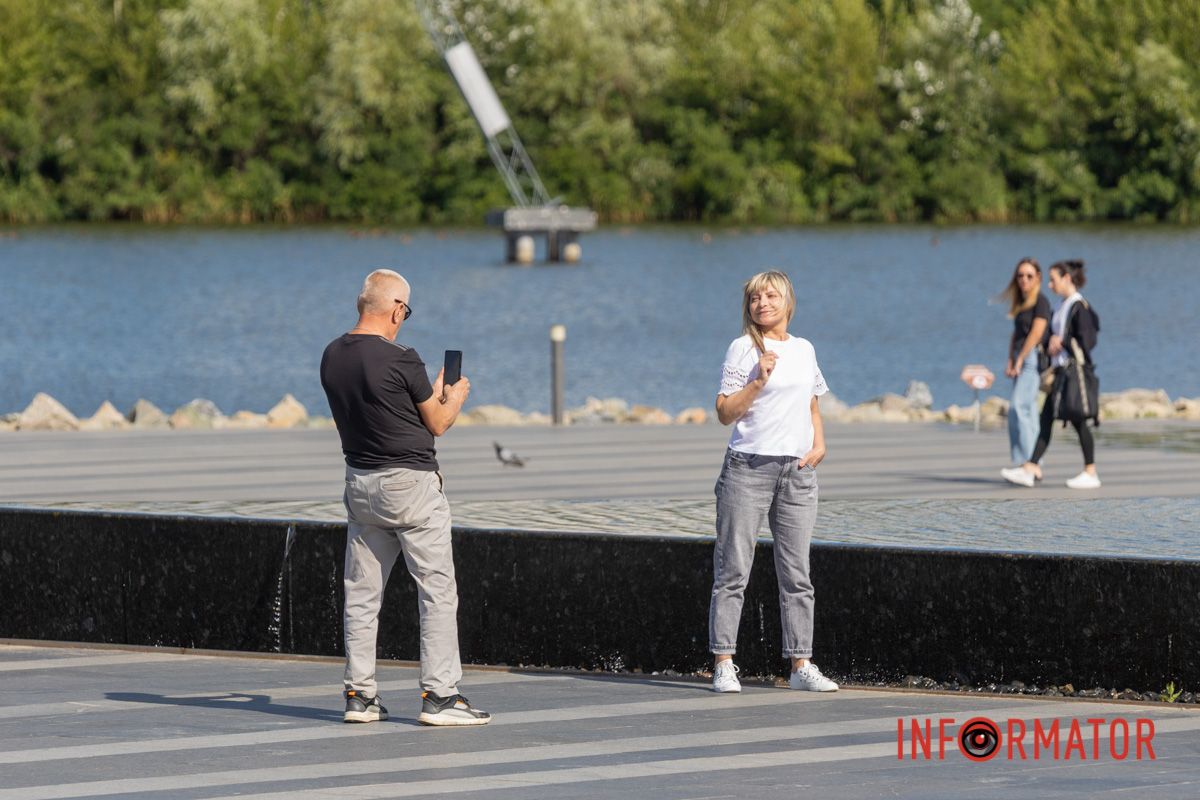 Фонтани, дитячий сміх та посмішки: як проводять дніпряни літній день у сквері Прибережному 2