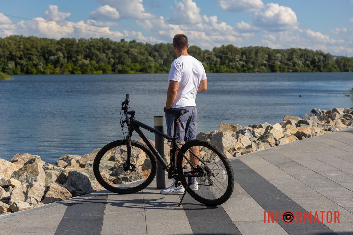 Фонтани, дитячий сміх та посмішки: як проводять дніпряни літній день у сквері Прибережному 18