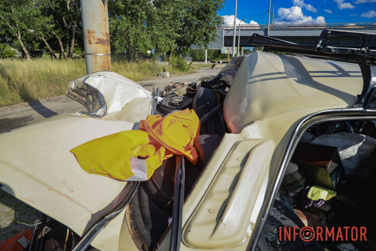 У Дніпрі біля Південного мосту зіткнулись фура DAF та Lada: двоє пасажирів в лікарні 2