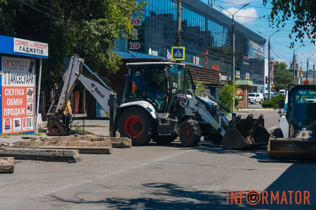 На місці події працює спецтехніка