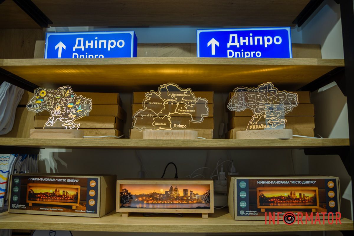 В Днепре на Яворницкого открыли первый сувенирный магазин: цены и ассортимент 39