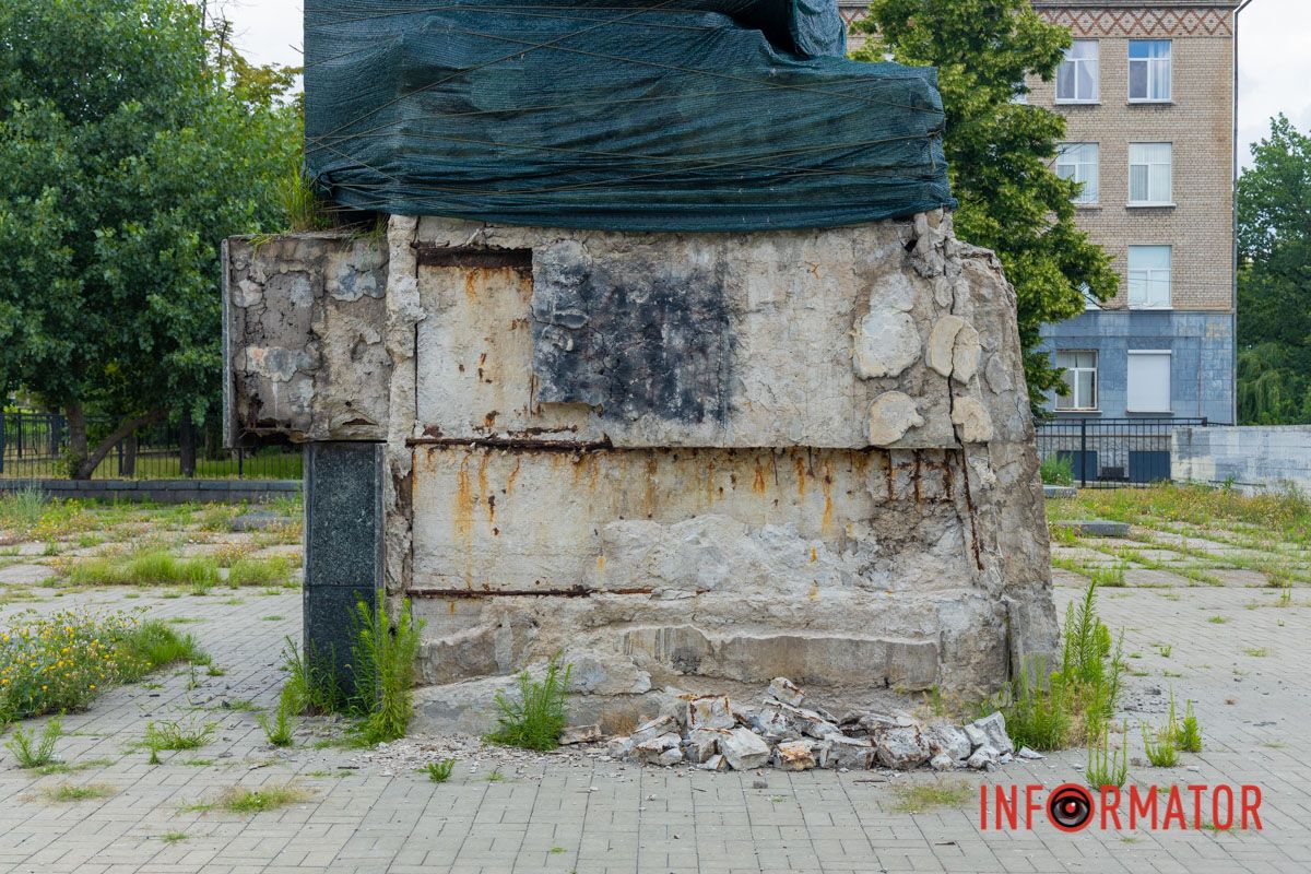 В Днепре планируют демонтировать памятник советским революционерам 5