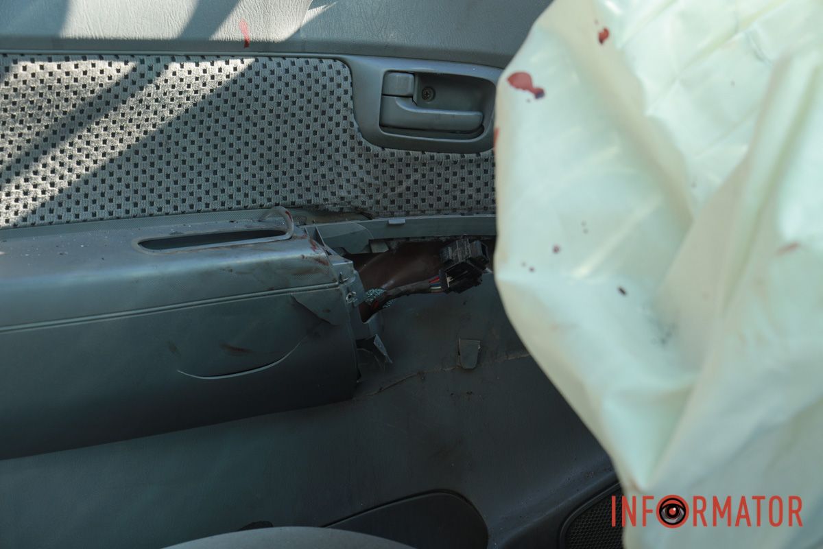 У Дніпрі на Словацькій Toyota вʼїхала у трамвай №15, який відлетів у Lanos: кількох людей доставили в лікарню 13