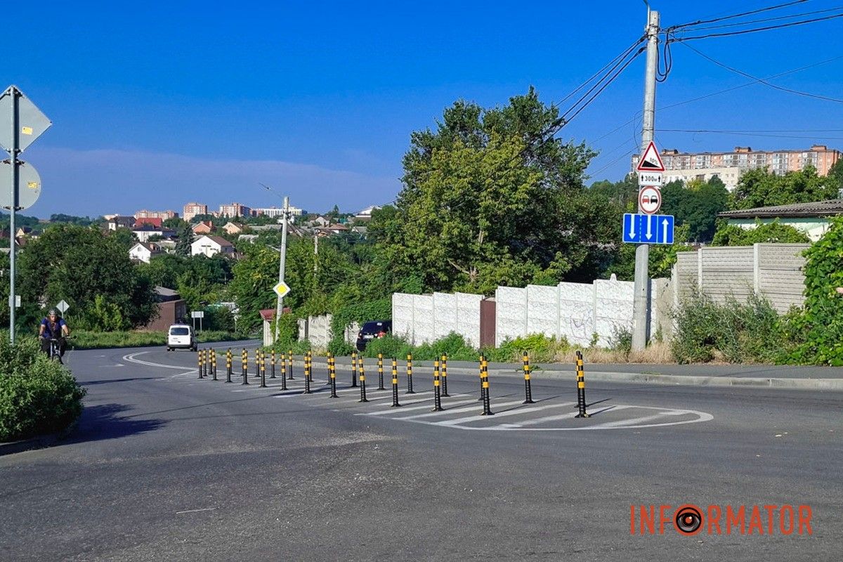 Також їх встановили і перед самим перехрестям