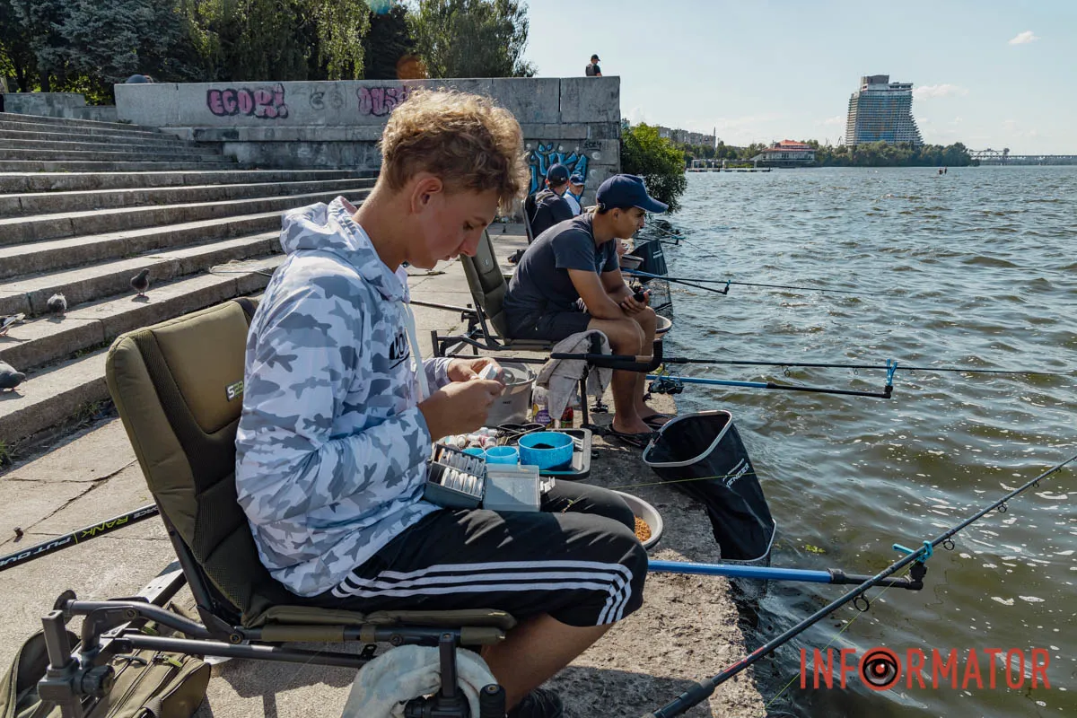 Літня риболовля у Дніпрі: атмосфера спокою на міській Набережній 7