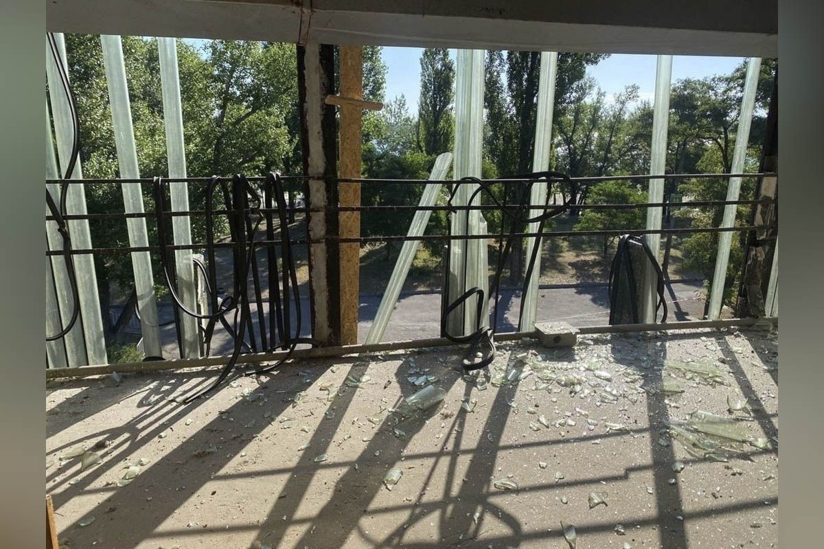 Другий і третій поверхи майже зруйновані: «Акваріум» у Дніпрі відкрив збір на відновлення 10