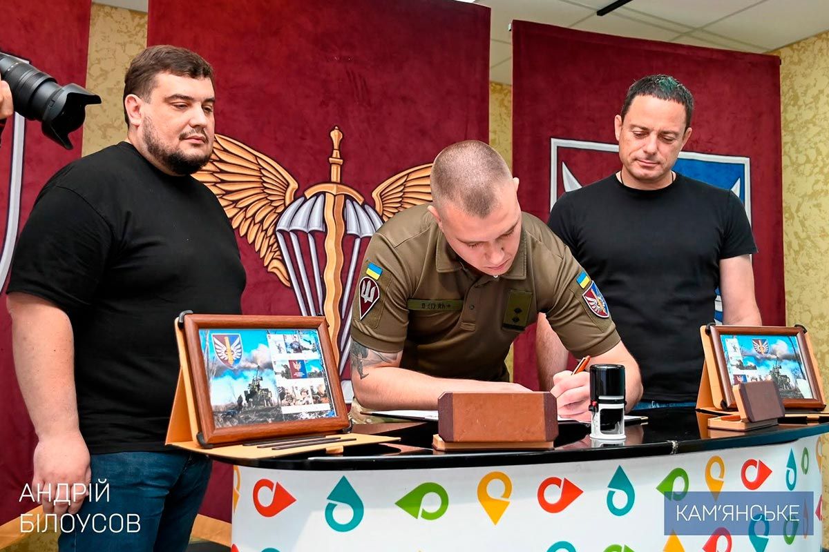Спецпогашення марок і нагородження військових: у Кам'янському відзначили День створення 147-ї окремої артилерійської бригади 4