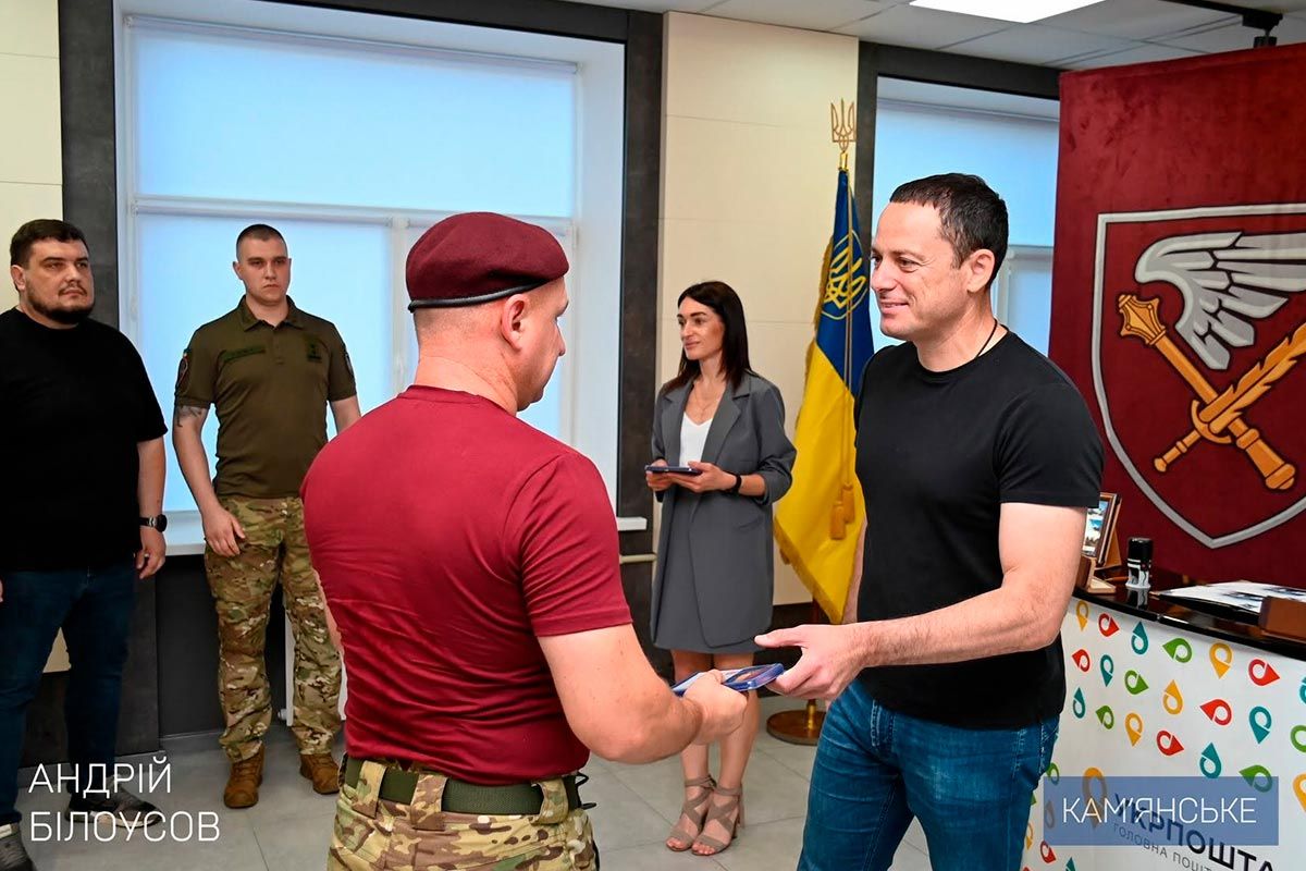 Спецпогашення марок і нагородження військових: у Кам'янському відзначили День створення 147-ї окремої артилерійської бригади 10