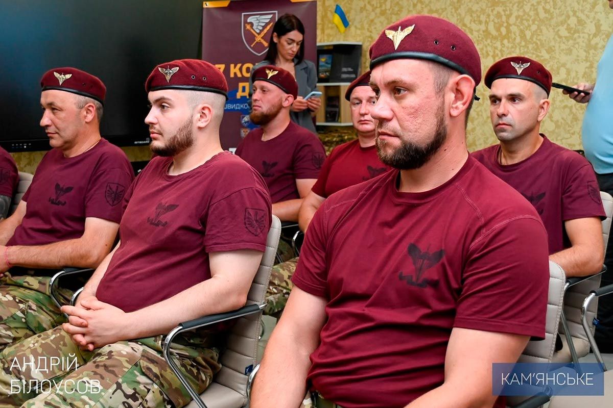 Спецпогашення марок і нагородження військових: у Кам'янському відзначили День створення 147-ї окремої артилерійської бригади 6