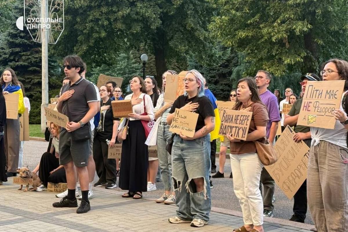 Люди требовали возвращения Федорова и отставку Сырского