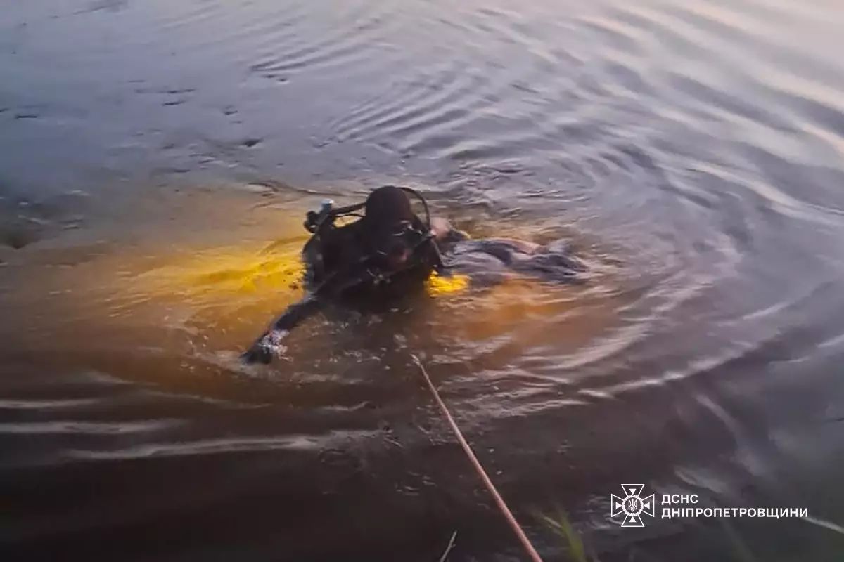Водолази дістали тіло жінки Водолази дістали тіло жінки