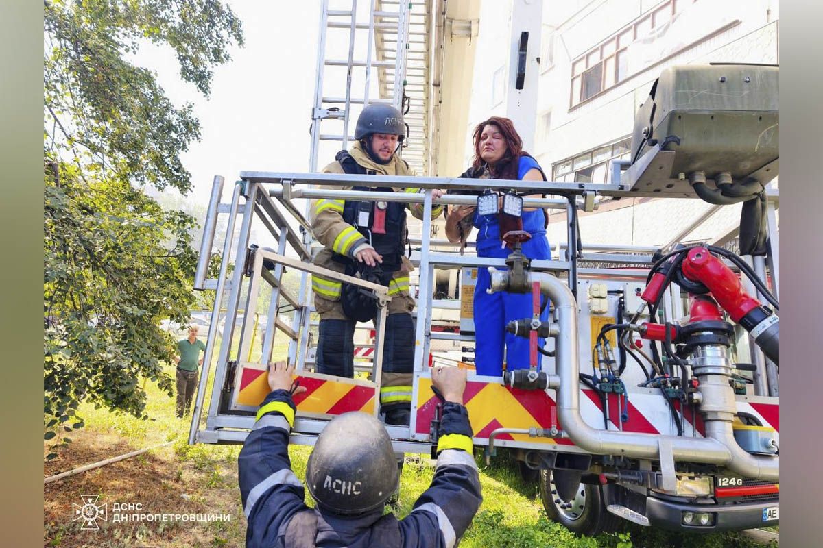 На місці залучені надзвичайні служби На місці залучені надзвичайні служби