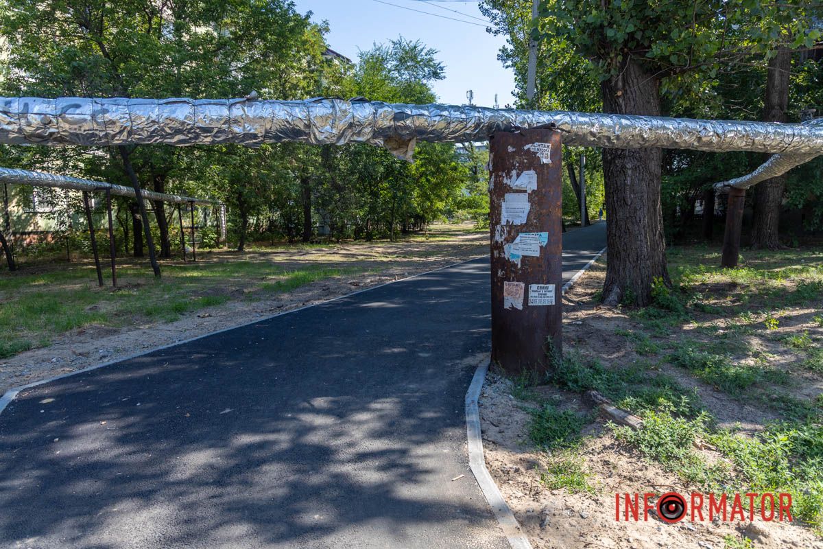 Комфортно пересуватись вулицею У Дніпрі на Батумській ремонтують тротуарну доріжку 2