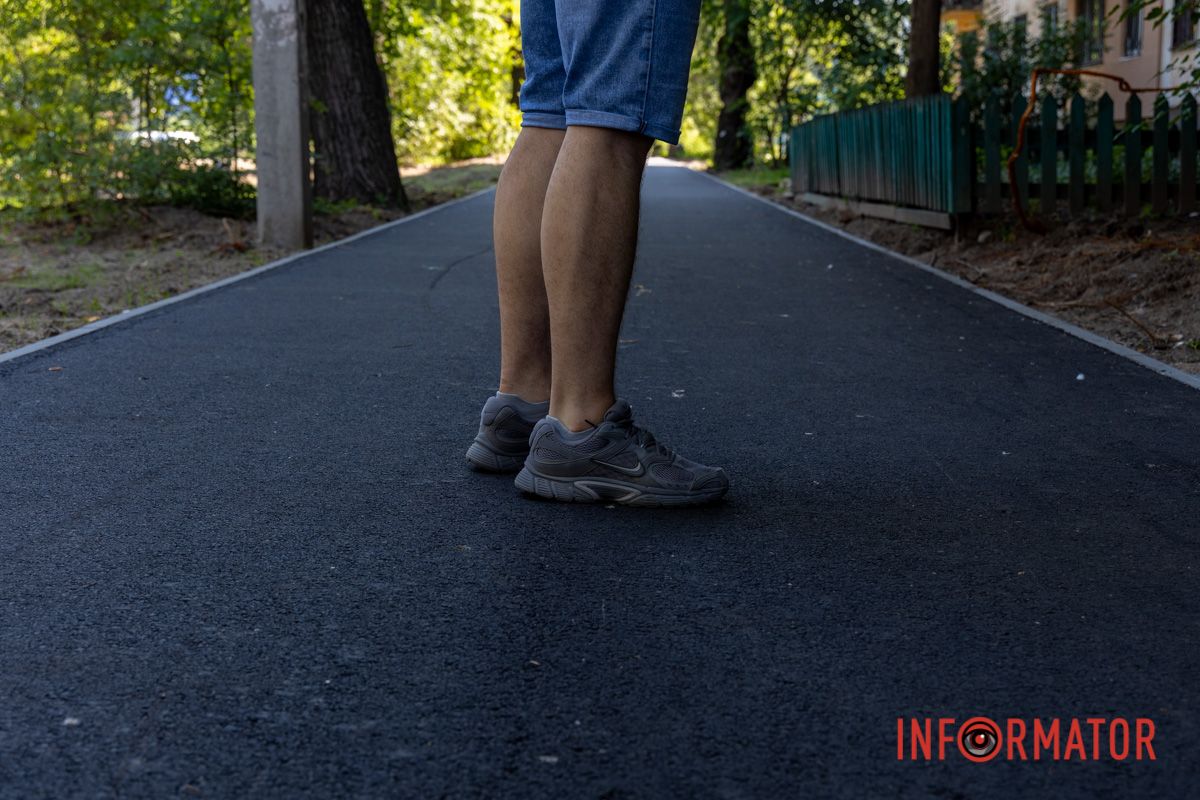 На іншій ділянці роботи тривають У Дніпрі на Батумській ремонтують тротуарну доріжку 9