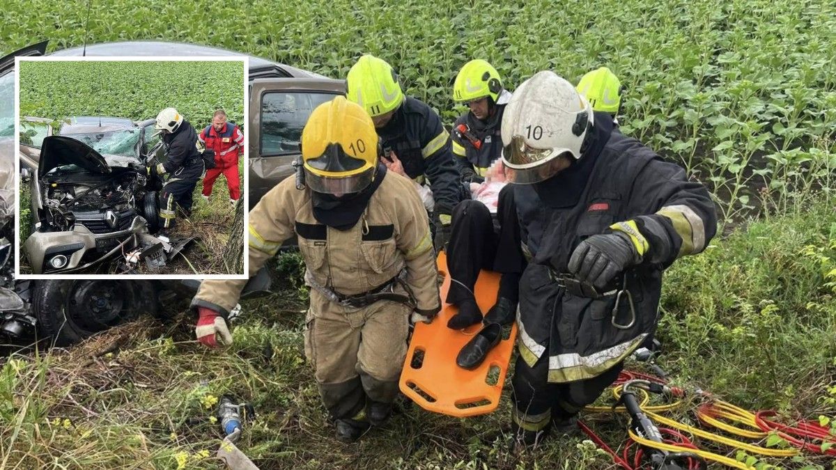 У Дніпропетровській області Renault зіштовхнувся з мікроавтобусом Volkswagen: водія з машини діставали рятувальники, постраждала жінка