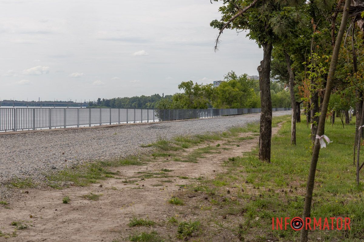 Це ділянка між Мерефо-Херсонським та Новим мостом У Дніпрі приводять до ладу Сонячну Набережну: як вона може виглядати після завершення робіт 6