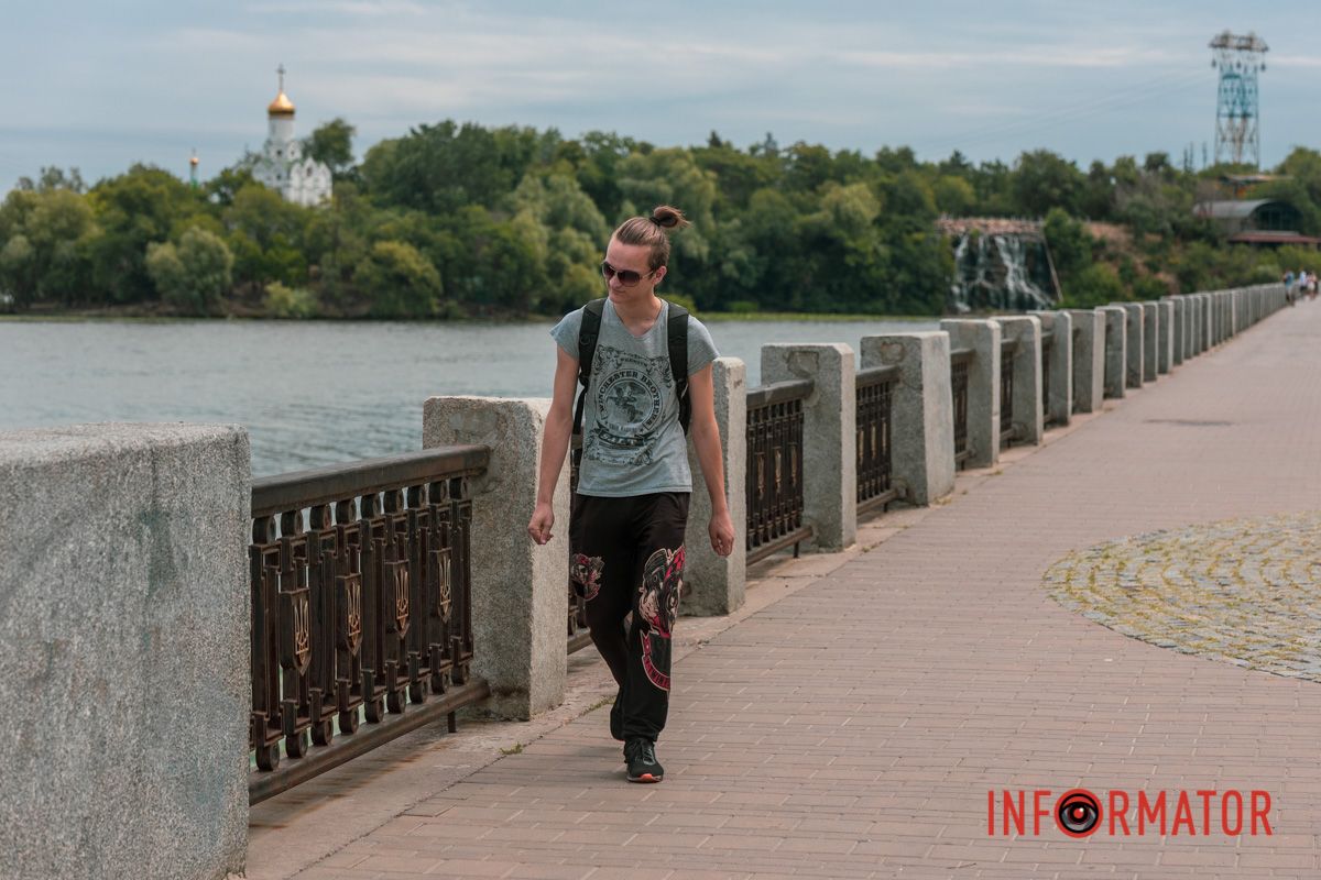 Неспішні прогулянки, кава та літній спокій: як дніпряни проводять день п’ятниці 18