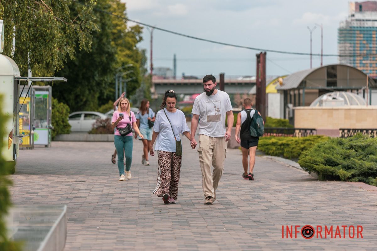Неспішні прогулянки, кава та літній спокій: як дніпряни проводять день п’ятниці 34