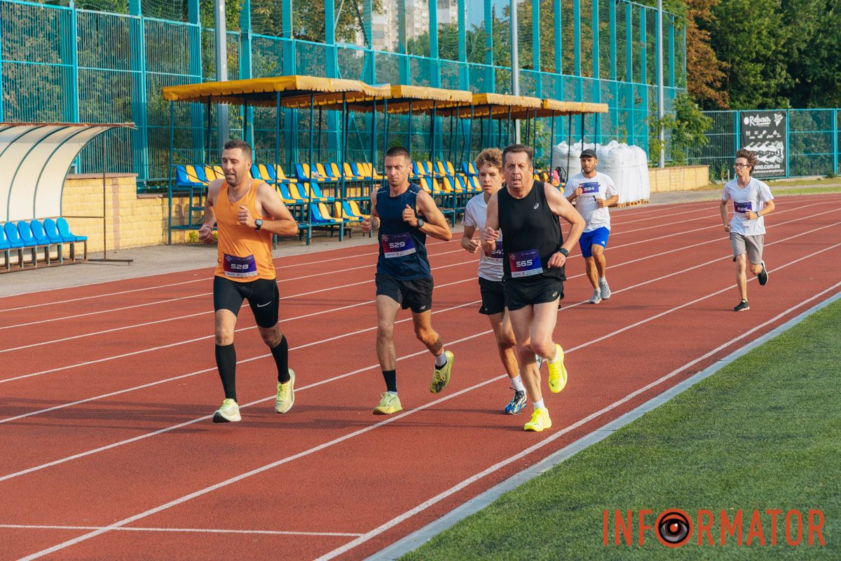 Фінішна лінія зустрічає учасників оплесками