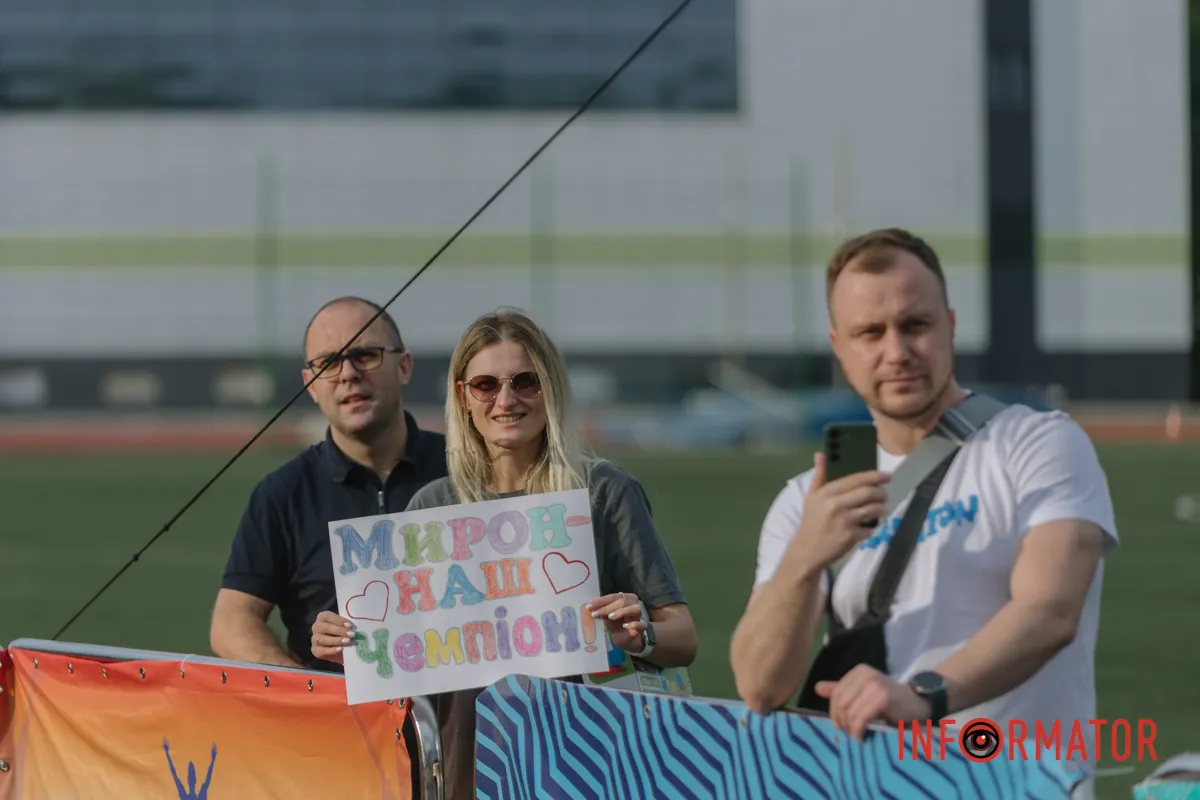 Усмішки супроводжують учасників протягом усього вечора