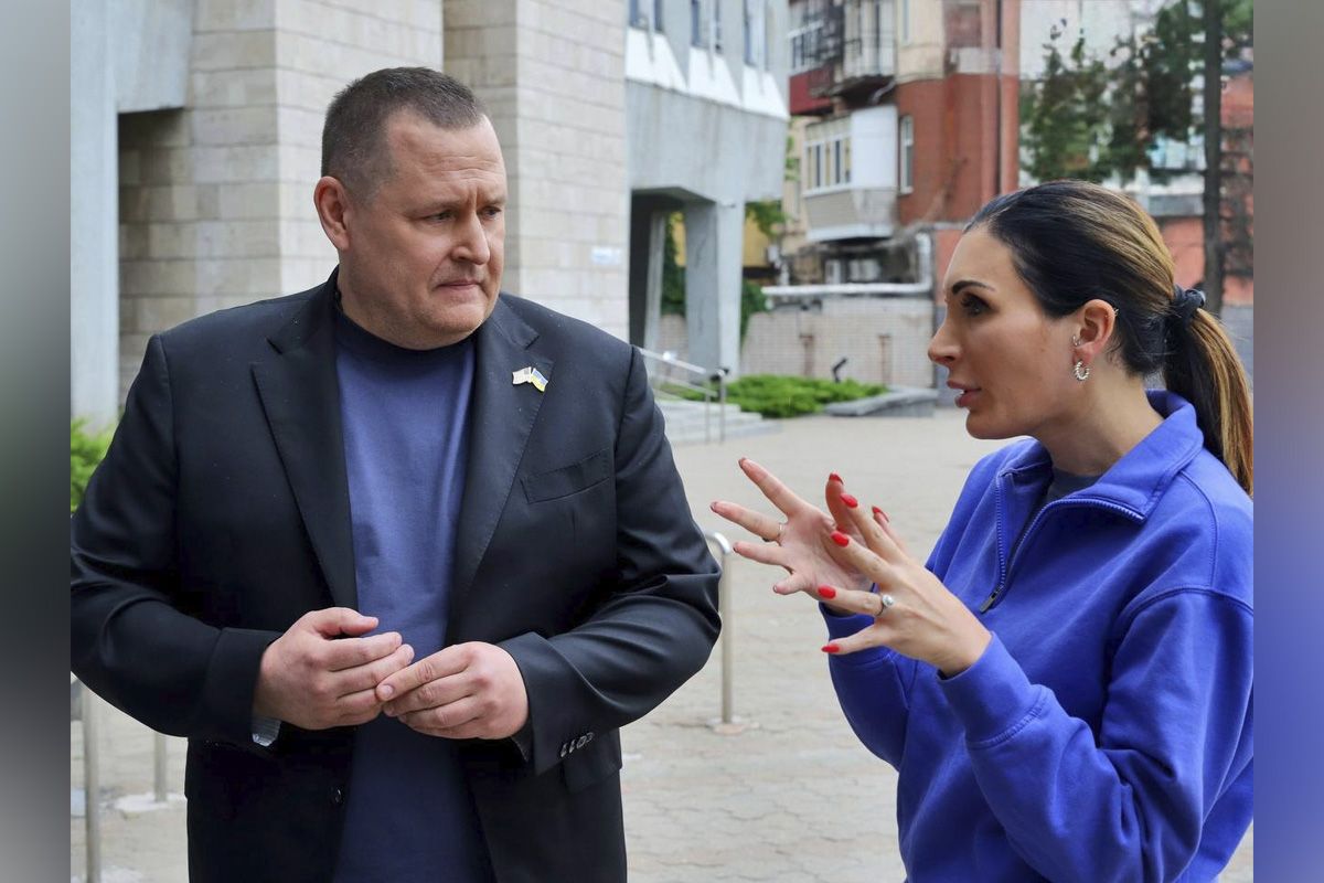 Розмова Філатова та Лумер Дніпро відвідала блогерка з США та прибічниця Дональда Трампа - Лора Лумер 4