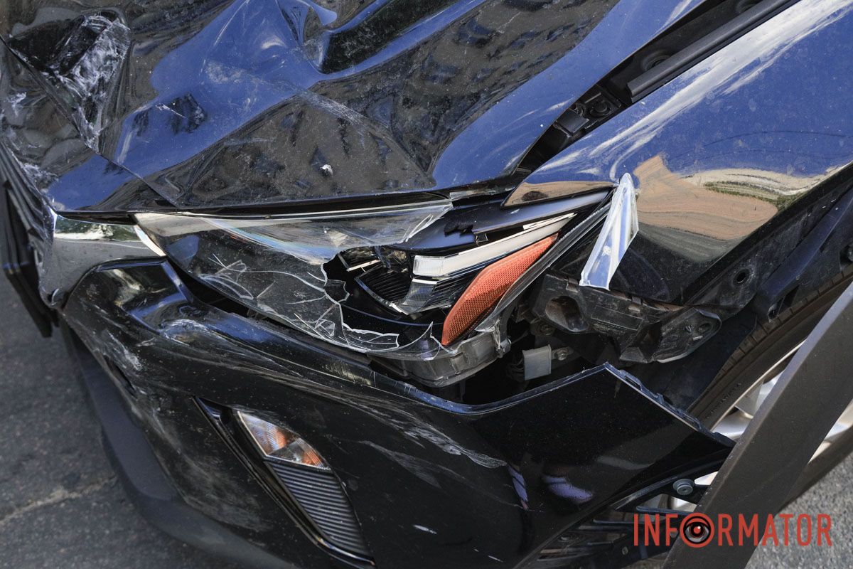В Днепре на Старокозацкой водитель на Mazda въехал в четыре машины 3