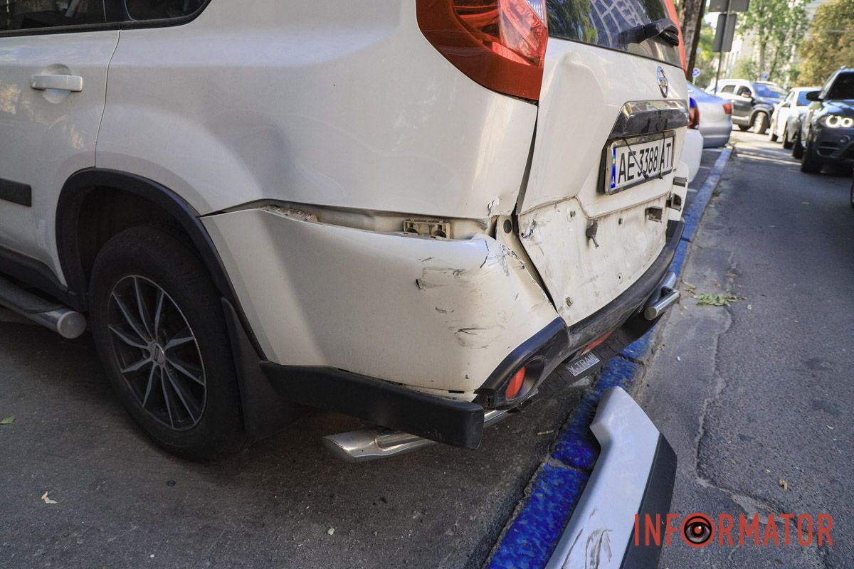 В Днепре на Старокозацкой водитель на Mazda въехал в четыре машины 9