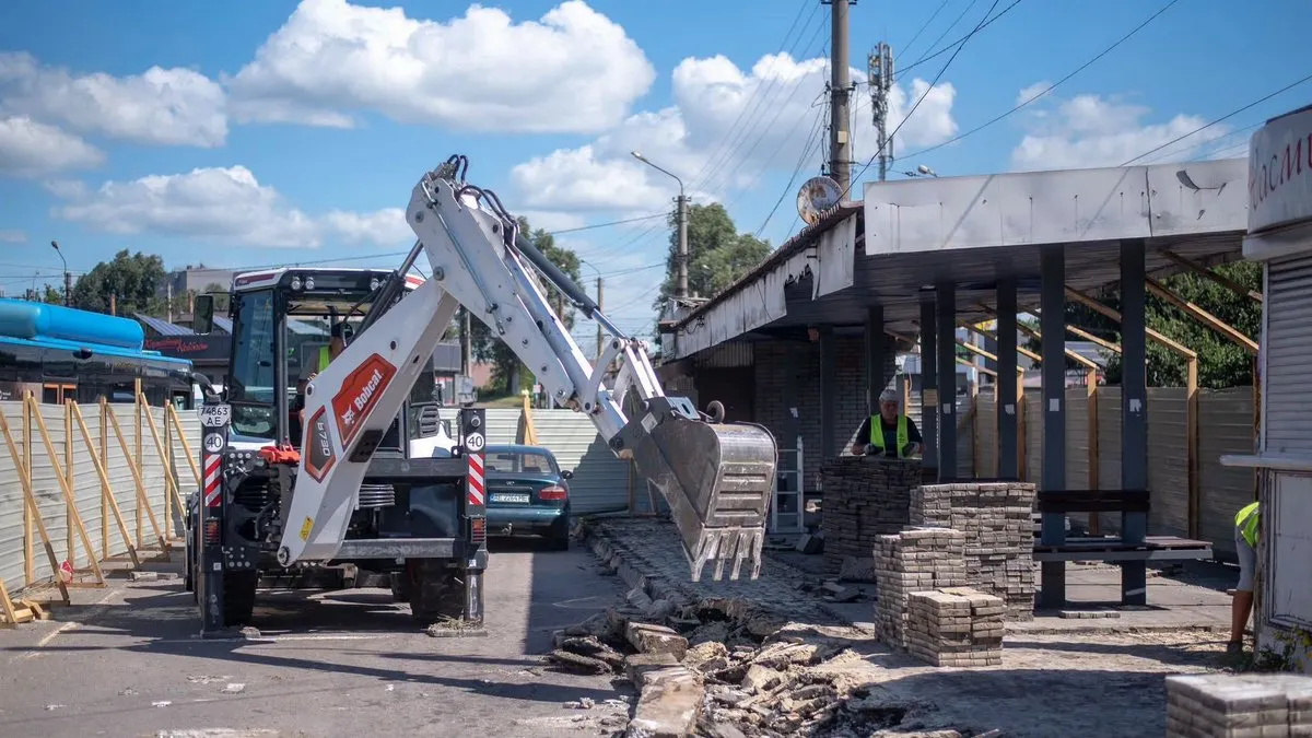 У Кам’янському розпочали ремонт зупинок громадського транспорту на площі Софії Шаповалової
