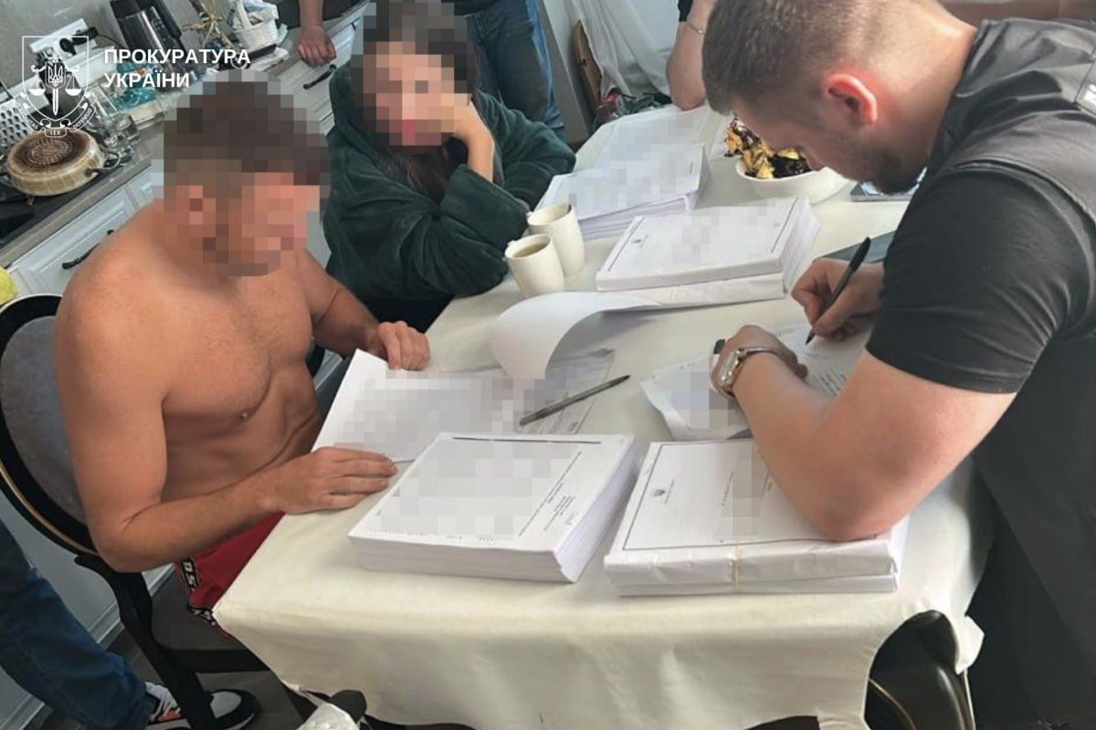 У Дніпропетровській області зловмисники заробляли на оборудках з бюджетними підрядами, які держава проводила для відновлення та ремонту критичної й соціальної інфраструктури