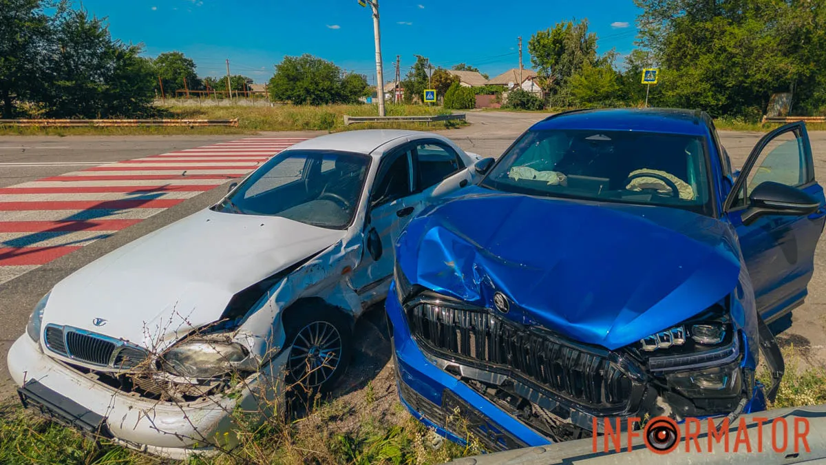 У Дніпрі на Полтавському шосе не поділили дорогу Daewoo та Skoda: серед шпиталізованих – жінка з дітьми