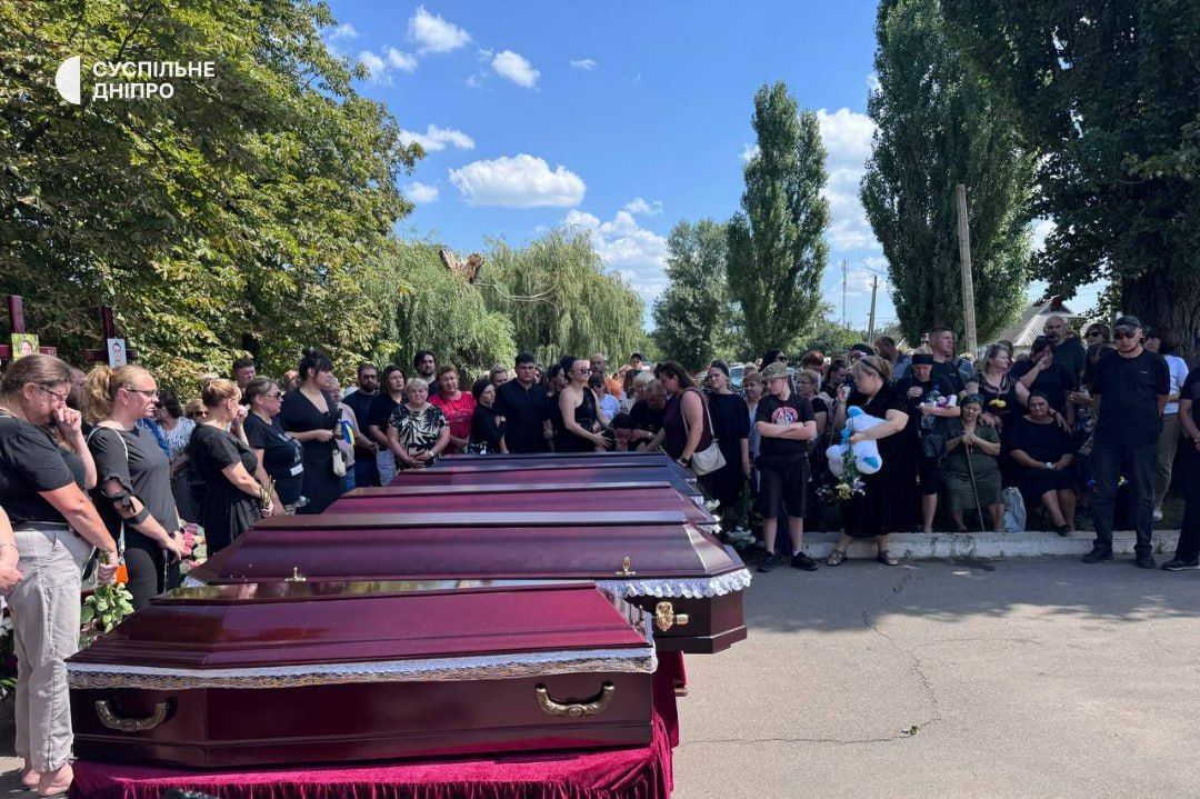 У Дніпропетровській області попрощались із членами багатодітної сім’ї Воронових