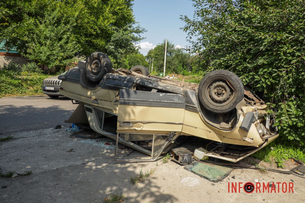 Последствия ночной аварии на улице Карла Роде