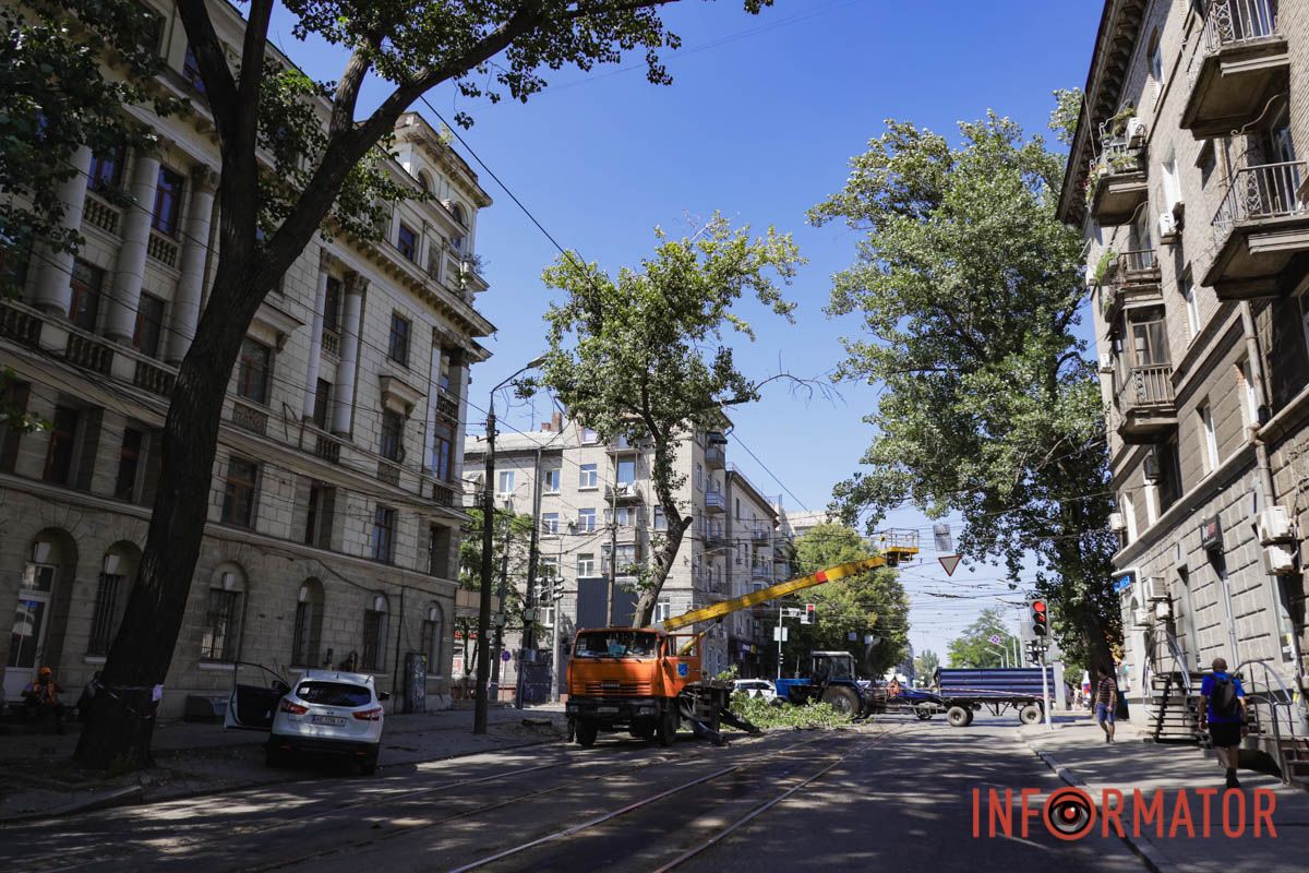 У Дніпрі на Архітектора Олега Петрова частково перекрили дорогу: трамваї курсують іншим маршрутом 6