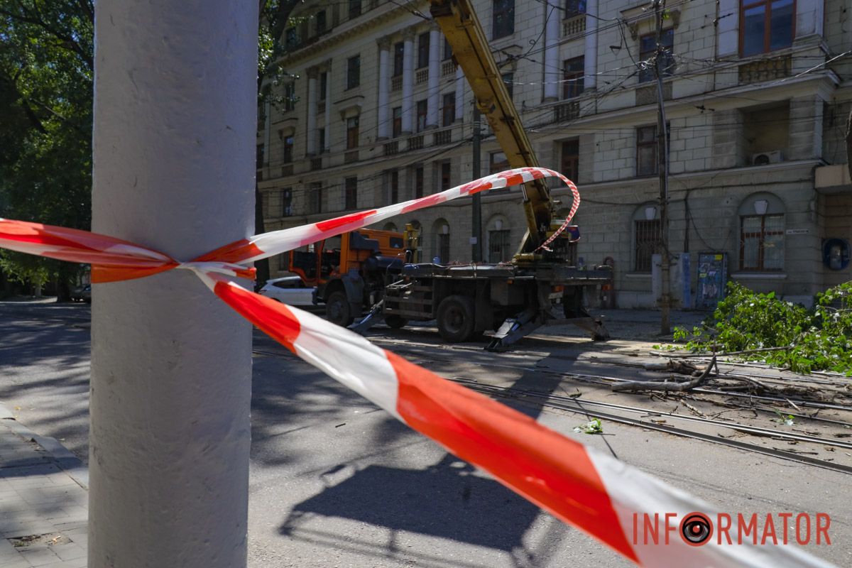 У Дніпрі на Архітектора Олега Петрова частково перекрили дорогу: трамваї курсують іншим маршрутом 10