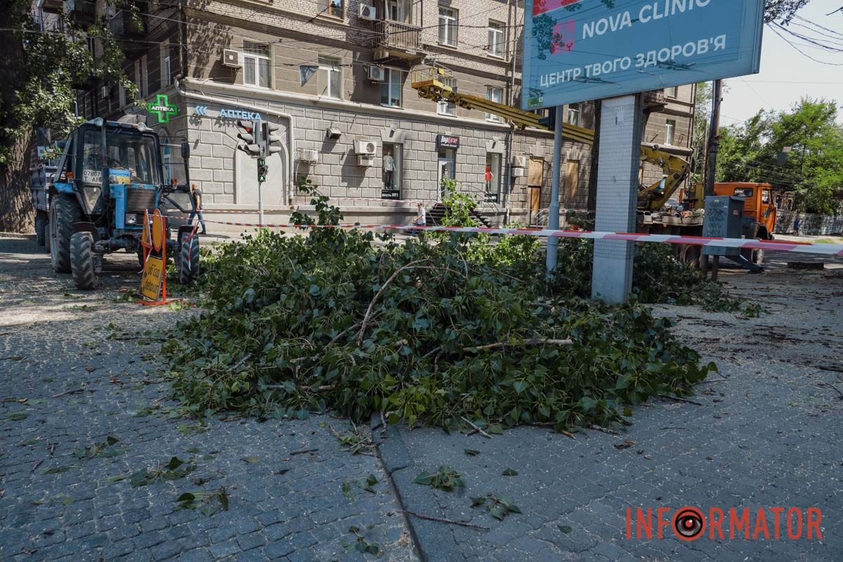 У Дніпрі на Архітектора Олега Петрова частково перекрили дорогу: трамваї курсують іншим маршрутом 14