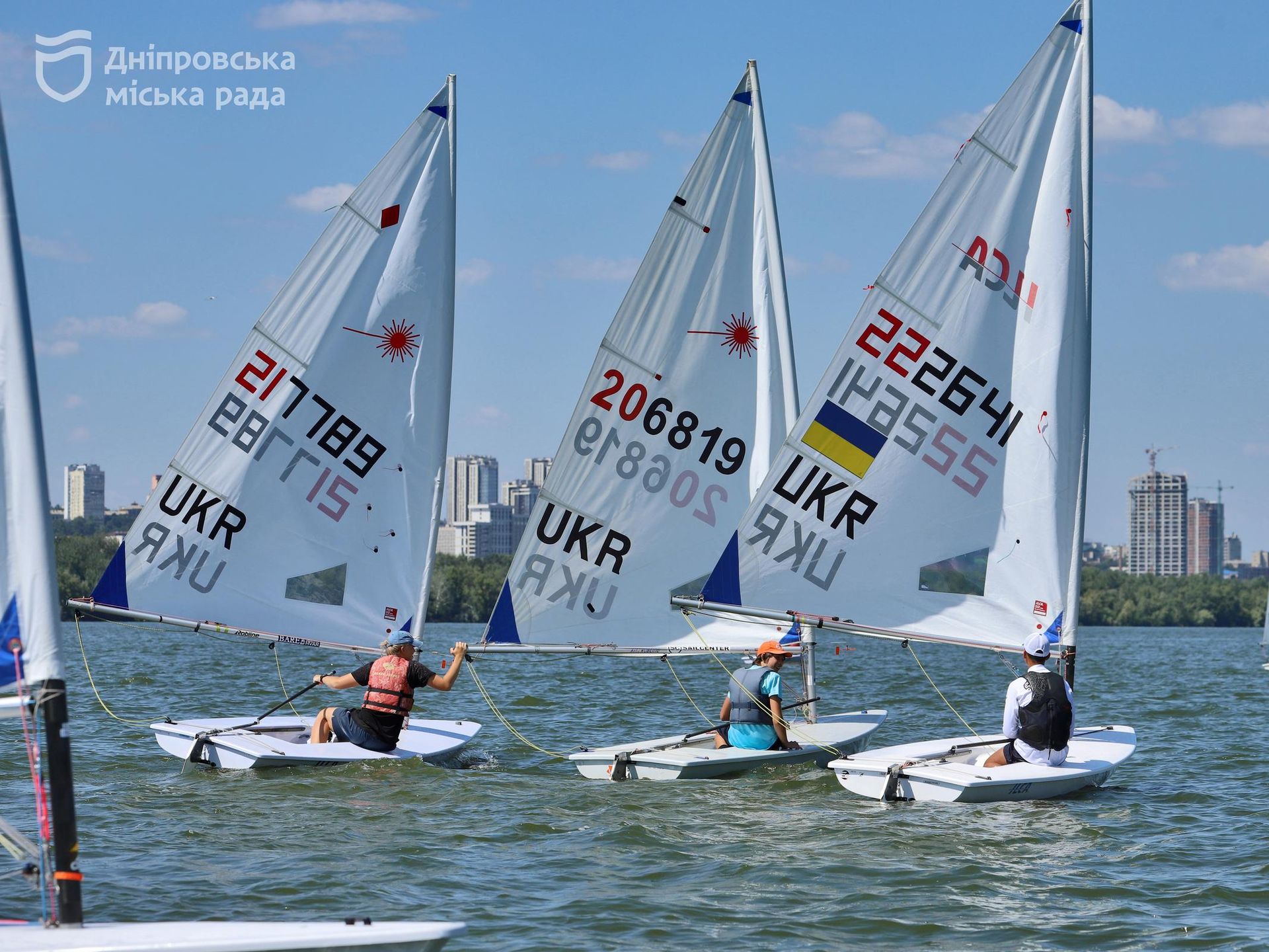 Попереду на учасників чекає другий етап у класі IQFoil. Попереду на учасників чекає другий етап у класі IQFoil.