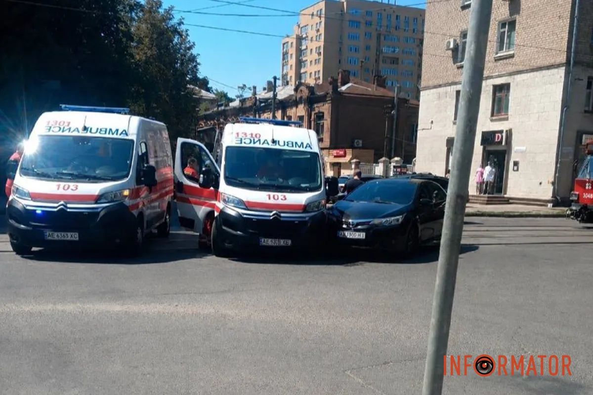 У четвер, 6 серпня, у Дніпрі на перехресті вулиць Писаржевського та Архітектора Олега Петрова сталася ДТП У четвер, 6 серпня, у Дніпрі на перехресті вулиць Писаржевського та Архітектора Олега Петрова сталася ДТП