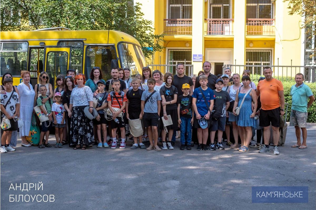 Мер Кам’янського Андрій Білоусов, побажав дітям гарної дороги, нових друзів та незабутніх вражень