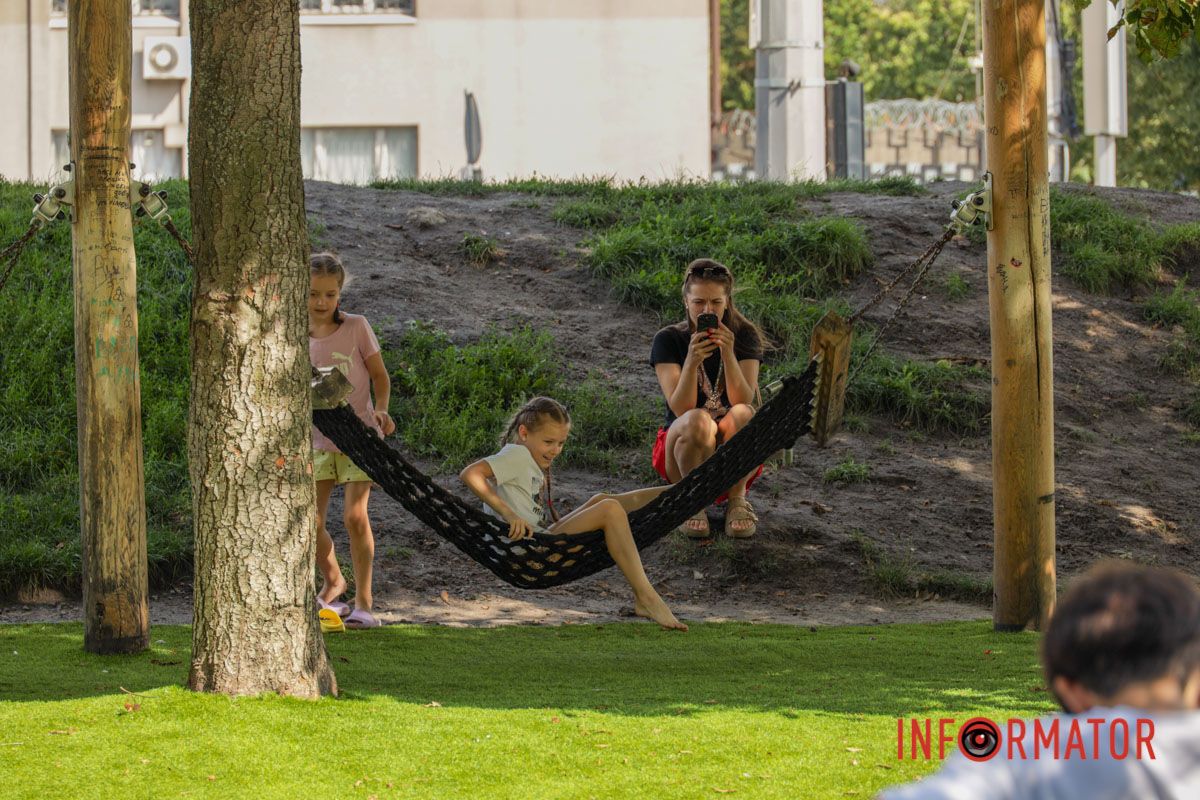Літній день серед міської зелені Літній день серед міської зелені