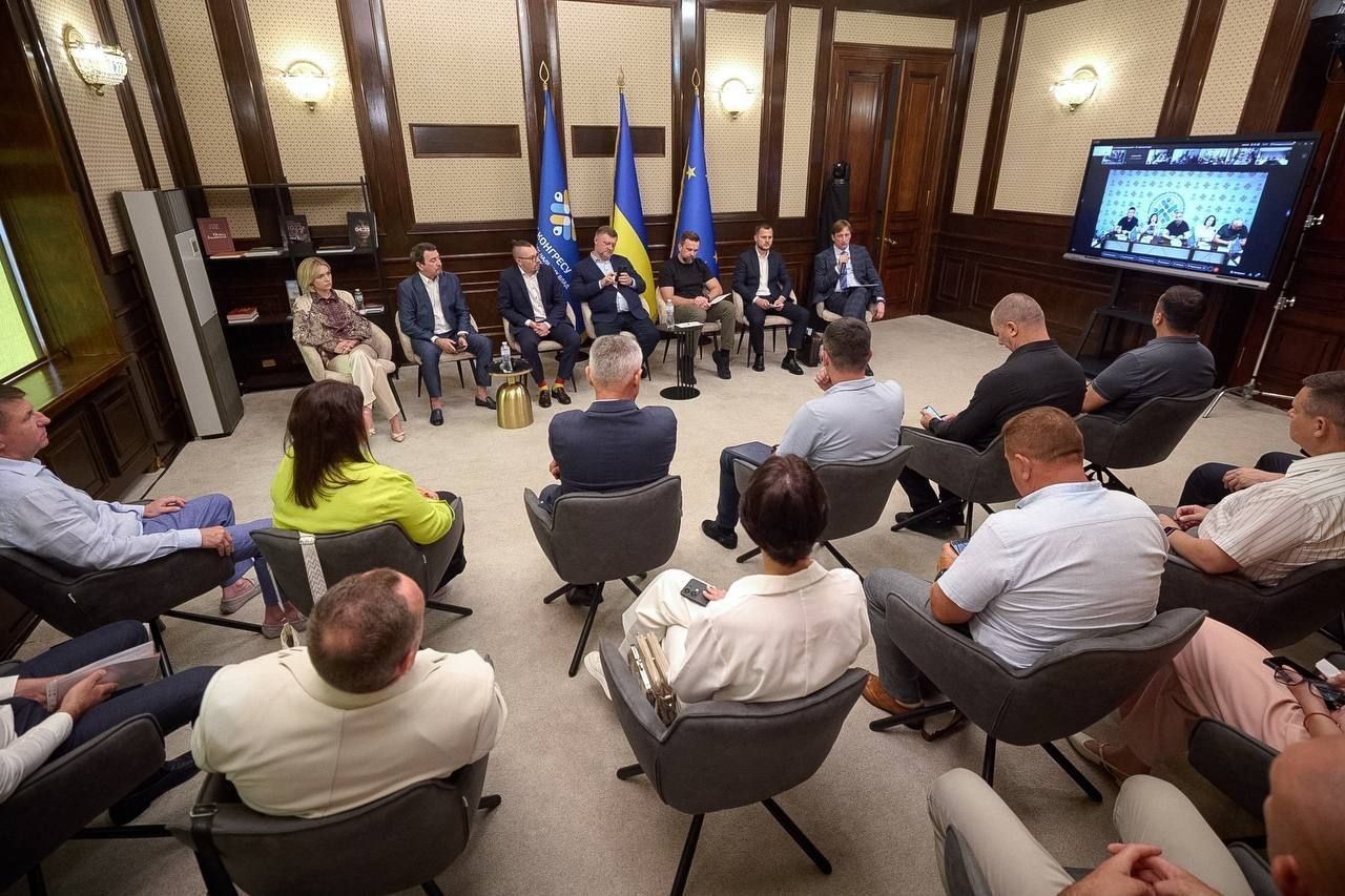 Йшлося про облаштування мобільних укриттів уздовж доріг, якими діти збиратимуться до шкіл.