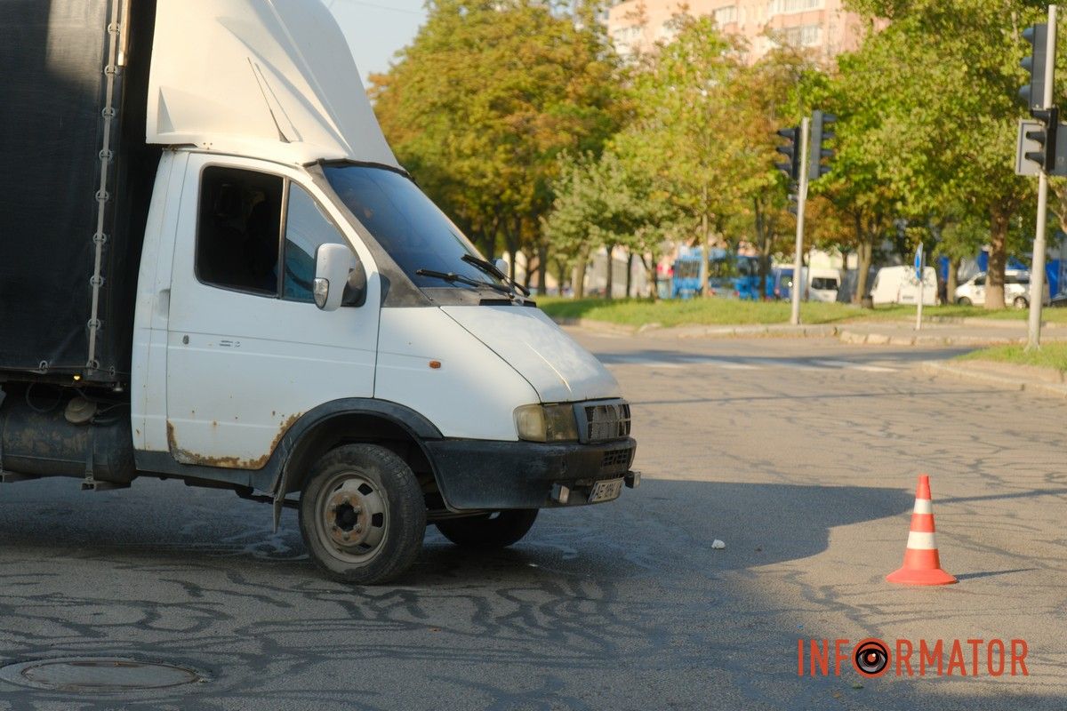 Стан потерпілої наразі невідомий У Дніпрі на проспекті Олександра Поля «ГАЗель» збила людину: що відомо 7