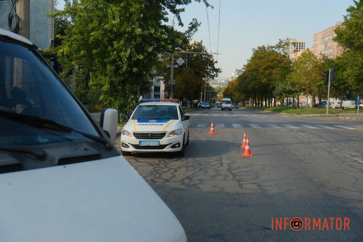 За даними водія, він виїжджав на проспект Олександра Поля У Дніпрі на проспекті Олександра Поля «ГАЗель» збила людину: що відомо 5