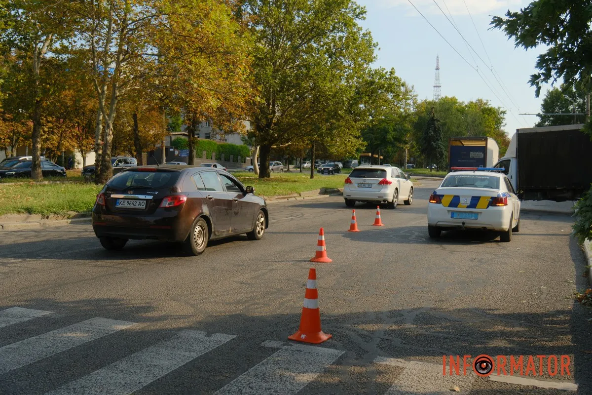 ДТП на проспекті Олександра Поля у Дніпрі У Дніпрі на проспекті Олександра Поля «ГАЗель» збила людину: що відомо 1