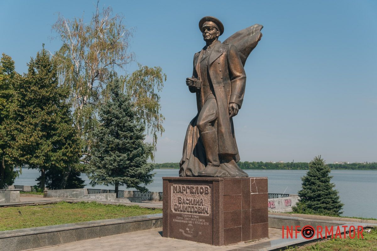Демонтаж пам'ятника відбувається в межах системної деколонізації та дерусифікації публічного простору