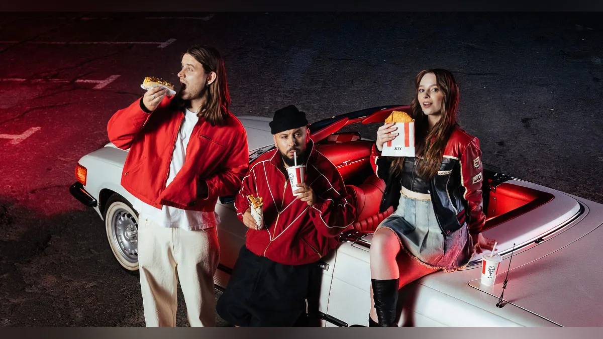 KFC закликало всіх вийти на двір та спробувати нове меню «СтрітБіт» під спеціально написаний хіт MONATIK та нових амбасадорів