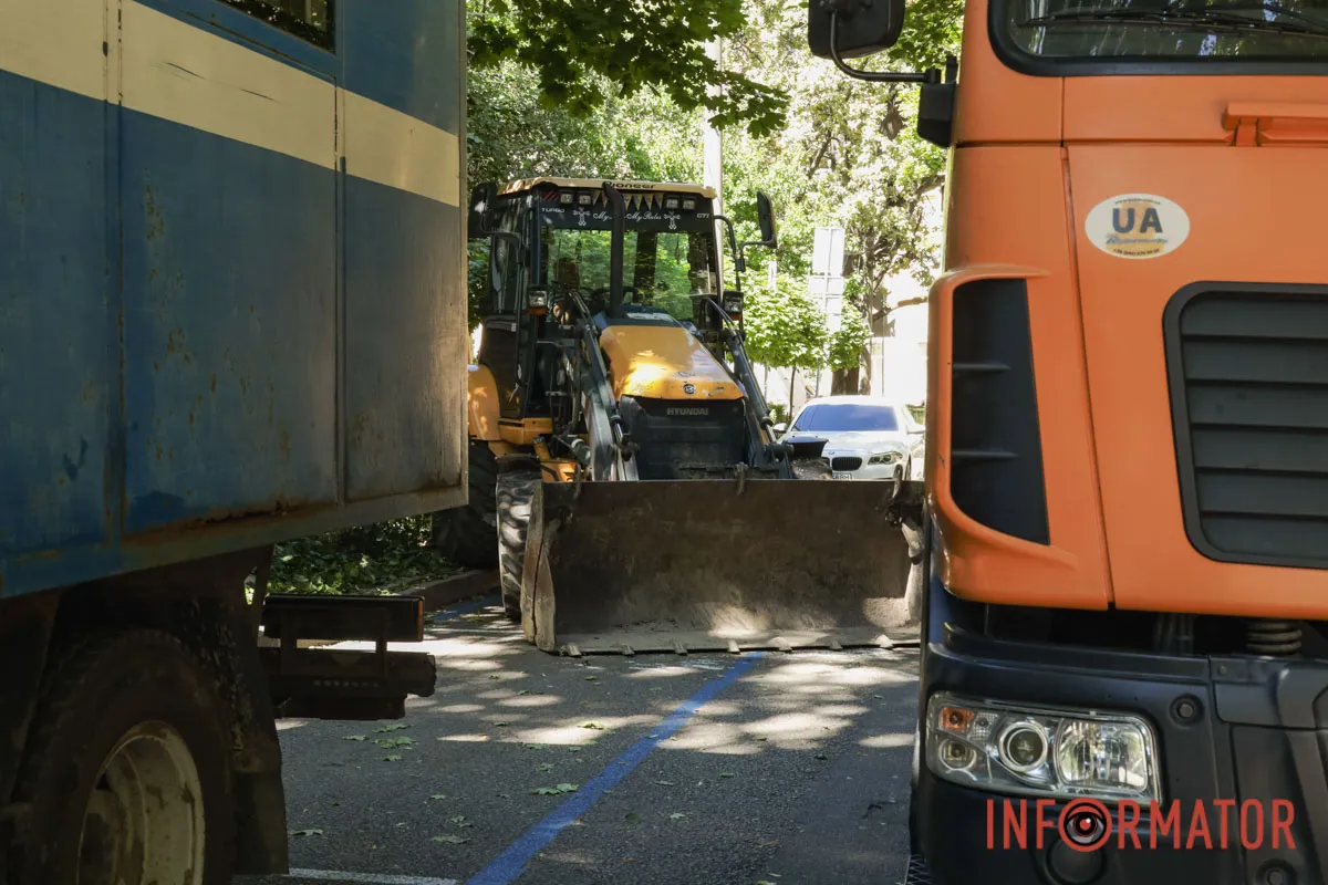 У Дніпрі тимчасово перекрили вулицю Івана Акінфієва: тривають аварійні роботи 3