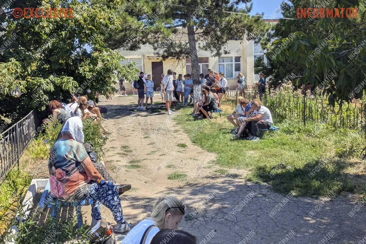 Усіх пасажирів евакуювали з вагонів Усіх пасажирів евакуювали з вагонів